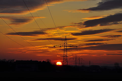 auringonlasku, ilta-tunnelma, pilviä, taivas, sähkö, kaapeli, tekniikka, siluetti, pilvi - taivas, voimalinja, sähköpylväs, virtalähde, oranssi väri, polttoaineen ja sähköntuotantoon, yhteys, ei ihmisiä, luonto, arkkitehtuuri, dramaattinen taivas, kauneus luonnossa, ulkona, rakennettu rakenne, monimutkaisuus, romanttinen taivas, 4K, CC0, public domain, rojaltivapaa