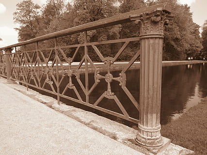 most, žehlička, mřížka, o, zábradlí, tepané železo, železný plot, sépie, strom, architektura, stavba, nikdo, rostlina, voda, most - mužská konstrukce, Příroda, spojení, den, přeprava, přistát, klid, řeka, venku, kov, klidné scény, lávka, 4K, CC0, veřejná doména, bez autorských práv