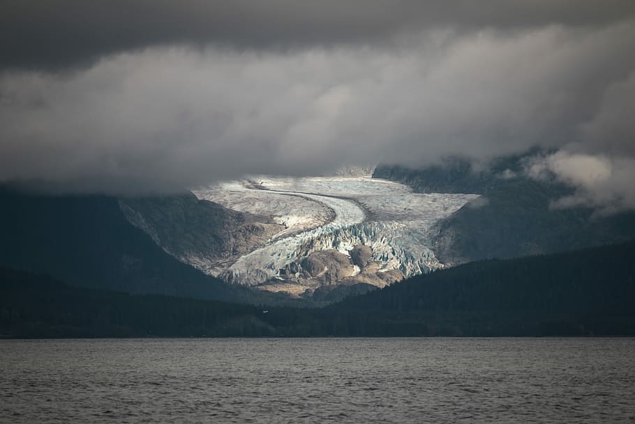 legeme, vand, bjerge, bakker, dækket, træer, dagtimerne, bjerg, Sky, himmel, hav, flod, tåge, Skov, lys, højdepunkt, kold, is, eagle gletsjer, alaska, scenics - natur, skønhed i naturen, sky - himmel, kold temperatur, sø, natur, miljø, ingen mennesker, bjergkæde, rolig scene, ro, vinter, ikke-urbane scene, sne, havnefronten, udendørs, snedækket bjerg, 5K