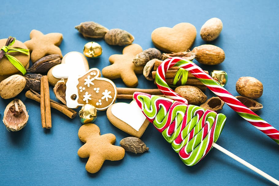 kue, biru, meja, roti jahe, Permen, biskuit, makanan dan minuman, makanan, Kue kering, makanan manis, masih hidup, dipanggang, membumbui, hari Natal, dalam ruangan, kacang, tampilan sudut tinggi, tidak ada orang, tembakan studio, kue jahe, perayaan, latar belakang berwarna, kacang - makanan, kesegaran, merapatkan, camilan, latar belakang biru, 4K