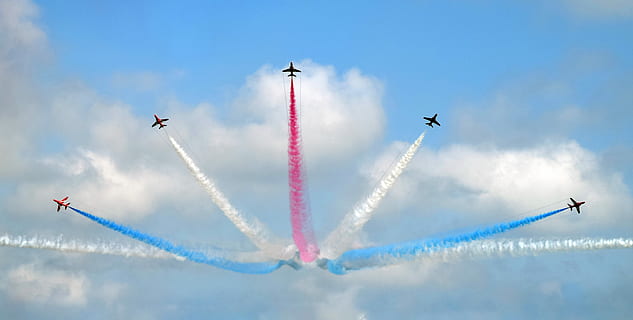 fünf, Flugzeug-Himmelsshow in verschiedenen Farben, tagsüber, Flugzeugshow, Leben, farbig, Rauchfahne, Wolke, Ebene, Flugschau, roter Pfeil, Himmel, Weiß, rot, Pilot, Blau, Luftwaffe, hell, Baumstamm, Kunstflug, Frankreich, Französisch, fliegend, Flugzeug, Luftfahrzeug, wolke - himmel, Transport, Kondensstreifen, Transportmittel, unterwegs, Rauch - physische Struktur, Natur, Zusammenspiel, Zusammenarbeit, Tag, Geschwindigkeit, keine Leute, Performance, Bewegung, draußen, Formation fliegen, 4K, CC0, gemeinfrei, lizenzfrei