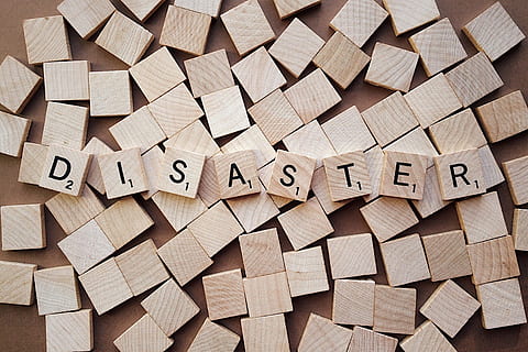 kahverengi, ahşap, scrabble fayans, şekillendirme, afet kelime, üst, afet, kriz, sorun, harfler, tırmalamak, ahşap malzeme, büyük nesne grubu, natürmort, insansız, bolluk, blok, bütün çerçeve, kapatmak, mektup, içeriye, oyuncak blok, Desen, Metin, arka, dizayn, yüksek açılı görünüş, aranjman, oyuncak, 2K, CC0, kamu malı, telif ücretsiz
