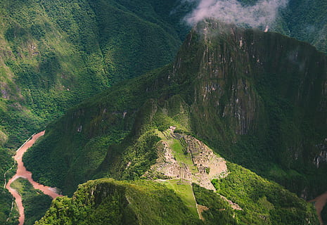 Machu Picchu Mountain, Serra, carretera, muntanya, riu, corrent, núvol, herba, arbre, bosc, verd, paisatge, món, viatjant, trekking, senderisme, Cusco, escenics - natura, bellesa a la natura, tranquil·litat, medi ambient, escena tranquil·la, color verd, naturalesa, planta, cap gent, dia, escena no urbana, idíl·lic, a l'aire lliure, terra, destinacions de viatge, vista d’angle alt, núvol - cel, cim de muntanya, 8K, CC0, domini públic, lliure de regalies