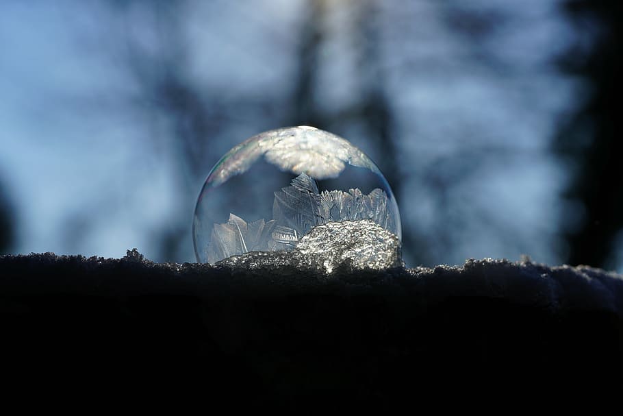 foto ravvicinata, il giro, ghiacciato, goccia d'acqua, bolla di sapone, bolla, cristalli, eiskristalle, ze, freddo, luce posteriore, inverno, palla, invernale, congelato, brina, crescita dei cristalli, più difficile, nessuno, all'aperto, giorno, natura, avvicinamento, cielo, albero, la neve, pianta, messa a fuoco selettiva, sfera, ambiente, temperatura fredda, singolo oggetto, terra, buio, concentrarsi sulle conoscenze acquisite, Luna piena, livello di superficie, 8K