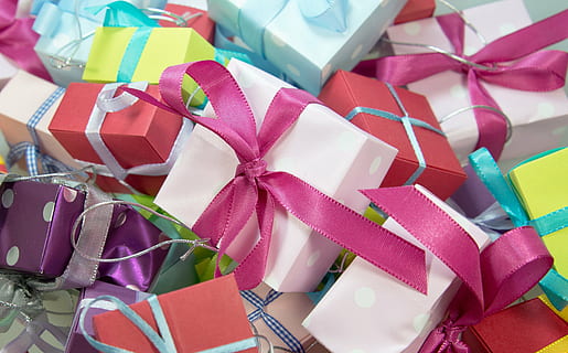 hediye kutusu çok, hediye, paket, döngü, yapılmış, Noel, Hediyeler, Festival, Noel dekorasyonu, paketleme, Noel alışverişi, mutlu Noeller, vermek, kutlama, tüketmek, gelişi, doğum günü, anneler Günü, dekorasyon, selamlar, Sanat, elçilik, tebrik kartı, harita, kartpostal, sevinç, ağaç süsleri, kutu - konteyner, kurdele, tatil, kırmızı, ambalaj kağıdı, sürpriz, kurdele - dikiş kalemi, hediye kutusu, çok renkli, bağlı yay, yay, kâğıt, Yılbaşı hediyesi, natürmort, insansız, kapatmak, Kutu, örtülü, doğumgünü hediyesi, yüksek açılı görünüş, konteyner, 4K
