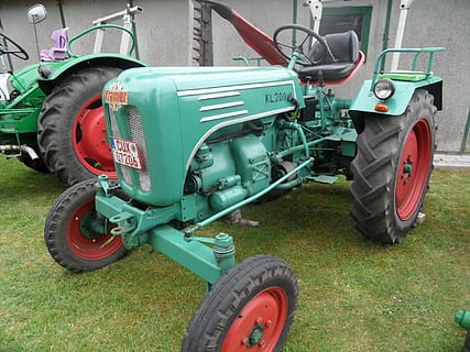 traktors, oldtimer, kramers, velkonis, transporta veids, transportēšana, sauszemes transportlīdzekli, dienā, zaļā krāsa, zāli, riteni, zeme, jomā, lauksaimniecības tehnika, stacionārs, nav cilvēku, augu, raksturs, mašīnas, riepas, ārā, lauksaimniecību, dārzkopība, 1080P, CC0, publiskais domēns, bez atlīdzības