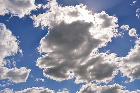 blu, cielo nuvole, nuvole di cielo blu, nuvole di cielo, natura, nuvoloso, luce, offuscato, panoramico, giorno, Cloudscape, cielo, nuvola - cielo, bellezza nella natura, luce del sole, scenics - natura, nessuno, idilliaco, sfondi, la tranquillità, Colore bianco, ambiente, all'aperto, scena tranquilla, Paradiso, Inquadratura dal basso, vento, luminosa, meteorologia, 1080P, CC0, dominio pubblico, privo di copyright