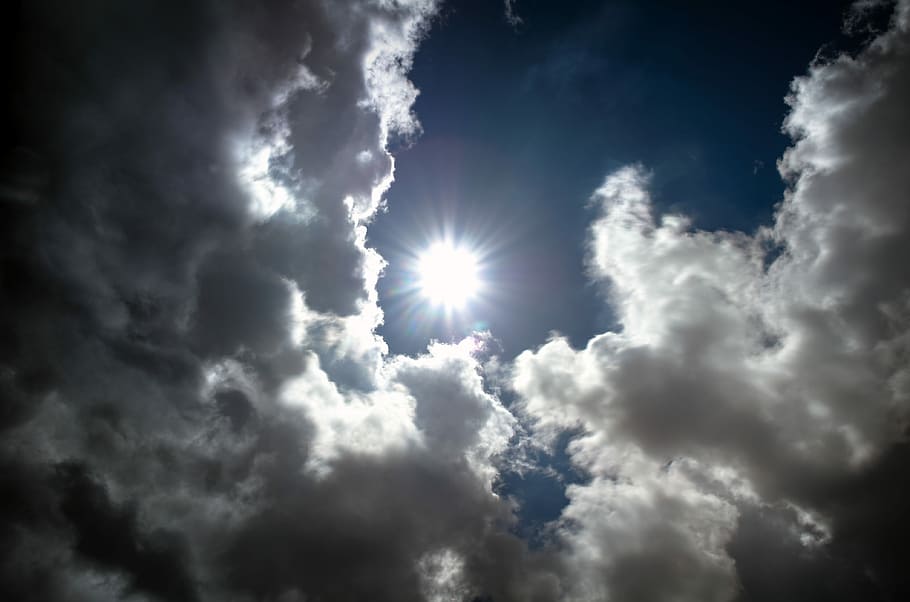 hdr, Sonne, Wolken, Sonnenlicht, Himmel, Wetter, wolke - himmel, Wolkengebilde, Dramatischer Himmel, Natur, Sonnenstrahl, Schönheit in der Natur, Szenen - Natur, Umgebung, Licht - natürliches Phänomen, keine Leute, Flachwinkelansicht, hinterleuchtet, Blau, Ruhe, Hintergründe, draußen, hell, Wind, Linseneffekt, dunkel, Meteorologie, 4K