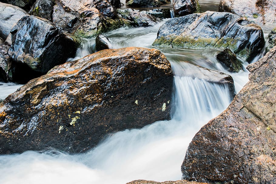 aigua, caure, corrent, naturalesa, a l'aire lliure, bosc, fresc, natural, humit, viatjar, riu, netejar, splash, cascada, medi ambient, flux, paisatge, llac, tirar, que flueix, escènic, moviment, rock, salvatge, pedra, frescor, muntanya, parc, fluid, pacífica, viatge, rock - object, sòlid, bellesa a la natura, escenics - natura, aigua que flueix, exposició llarga, formació de roca, cap gent, moviment borrós, rierol: aigua que flueix, dia, escena no urbana, poder a la natura, puresa, 5K