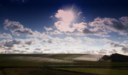 Soleil, des nuages, ciel, Prairie, neige, nuages ​​se forment, des champs, rural, paysage, nuage - ciel, environnement, la nature, lumière du soleil, cloudscape, tranquillité, sport, scène tranquille, journée, personne, terre, paysages - nature, champ, beauté dans la nature, herbe, horizon au-dessus de la terre, scène rurale, en plein air, 2K, CC0, domaine public, libre de droits