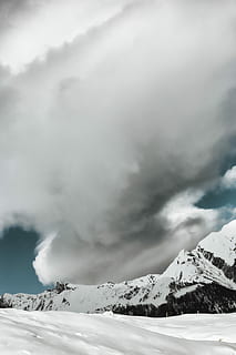 foto, gel, cobert, muntanyes, ennuvolat, durant el dia, blanc, nevat, muntanya, núvols, núvol, neu, hivern, cel, blau, llum solar, celestial, naturalesa, bellesa a la natura, temperatura de fred, escenics - natura, núvol - cel, medi ambient, escena no urbana, escena tranquil·la, paisatge, muntanya nevada, tranquil·litat, dia, Serra, cap gent, poder, clima extrem, poder a la natura, a l'aire lliure, cim de muntanya, 5K, CC0, domini públic, lliure de regalies