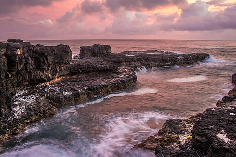 tubuh, air, formasi batuan, samudra, gerakan, laut, tebing, ombak, alam, perjalanan, pemandangan, musim panas, pantai, garis pantai, batu - benda, gelombang, jurang, matahari terbenam, pemandangan laut, Samudera Atlantik, langit, batu, padat, awan - langit, tanah, scenics - alam, keindahan di alam, horison, cakrawala di atas air, berselancar, lingkungan Hidup, di luar rumah, garis pantai berbatu, 5K, CC0, domain publik, bebas royalti