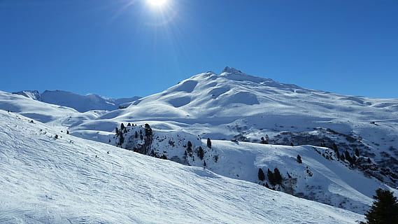 Alpii de munte, albastru, cer, Munte, schi, iarnă, rece, în aer liber, alpin, zonă de schi, panoramă, ski la vale, sportiv, zăpadă, tyrol, natură, alpine europene, peisaj, varf de munte, gheaţă, scenics, temperatura rece, frumusețe în natură, scenice - natura, mediu inconjurator, lumina soarelui, de munte, un munte acoperit de zăpadă, soare, cer senin, culoare alba, însorit, liniște, nici o persoana, lentila flacara, Statiune de schi, 5K, CC0, domeniu public, fără drepturi de autor