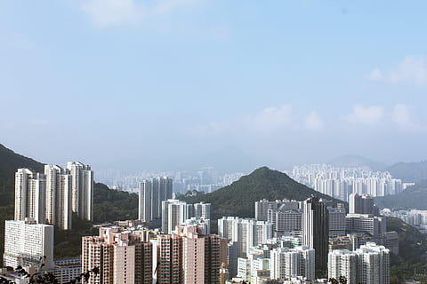 architettura, costruzione, infrastruttura, blu, cielo, grattacielo, Torre, città, urbano, orizzonte, esterno dell'edificio, struttura costruita, paesaggio urbano, edificio per uffici esterno, quartiere residenziale, paesaggio, skyline urbano, folla, affollato, vita di città, moderno, montagna, nuvola - cielo, destinazioni di viaggio, all'aperto, appartamento, distretto finanziario, 2K, CC0, dominio pubblico, privo di copyright