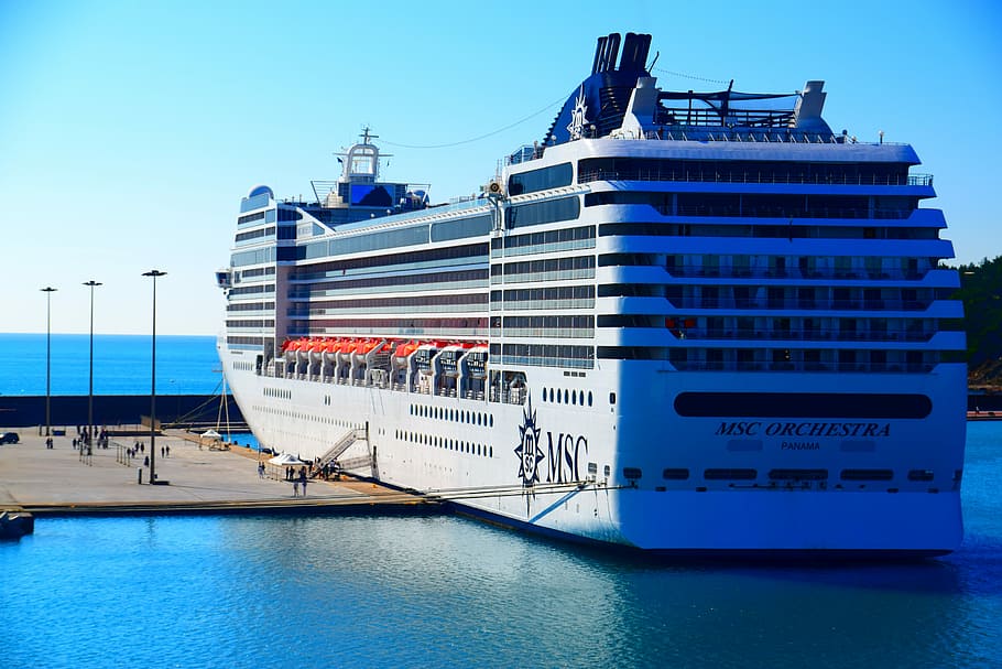 creuer, liner, port, moll, vaixell, turisme, Turisme de masses, vacances, mar, aigua, oceà, viatjar, cel, festa, transport, viatge, nàutica, marítim, passatger, estiu, blanc, blau, turista, navegar, paisatge, relaxa't, marí, vela, vaixell de passatgers, vaixell nàutic, destinacions de viatge, mode de transport, persones que viatgen, ferri, moll comercial, a l'aire lliure, arquitectura, naturalesa, manera de transport, estructura construïda, davant del mar, exterior de l'edifici, cap gent, text, comunicació, embarcacions de passatgers, 5K
