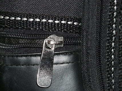 fecho eclair, perto, fecho, Bolsa, abrir, fazer para, metal, zip verschluss, zipp, margem, couro, moda, zíper, fechar-se, roupas, origens, têxtil, macro, fivela, material, elegância, Castanho, padronizar, luxo, ninguém, dentro de casa, texturizado, quadro completo, cor preta, segurança, único objeto, comunicação, ainda vida, conexão, jeans, acessório pessoal, 2K, CC0, domínio público, royalty free
