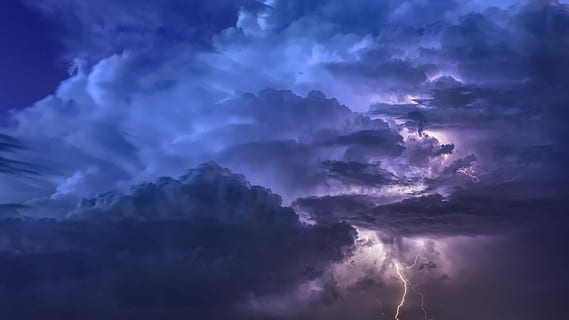 llampec, ennuvolat, cel, gris, blau, cels, trons, núvol, tempesta, porpra, pern, llamps, fosc, contrast, núvol - cel, núvol de tempesta, cloudscape, bellesa a la natura, cel dramàtic, medi ambient, cap gent, naturalesa, poder a la natura, escenics - natura, por, nit, senyal d'advertència, humit, ominós, meteorologia, pluja, a l'aire lliure, vent, clima, pluja torrencial, 5K, CC0, domini públic, lliure de regalies