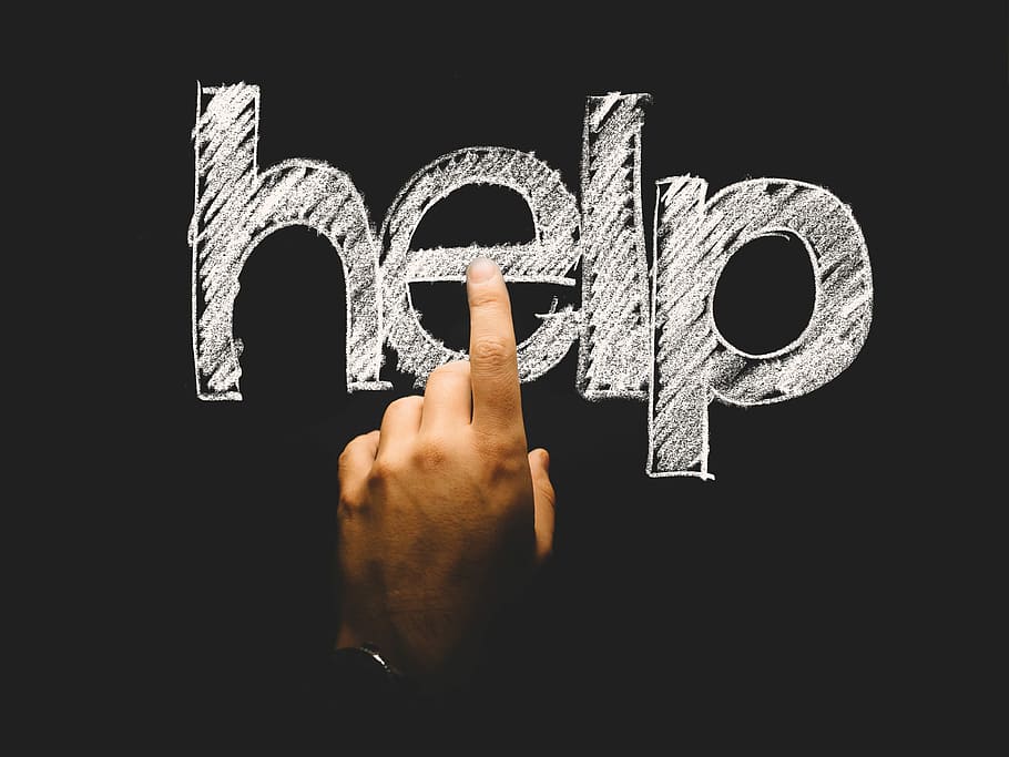 impressió de text de guix, ajuda, dit, toqueu, contacte, mà, dit, tocar, suport, sol·licitud, Font, escriptura a mà, font de pissarra, símbol, focus, comunicació, part del cos humà, tir de l'estudi, negocis, nit, il·luminat, una persona, mà humana, fons negre, part del cos, còpia espai, dit humà, text, persona irreconeixible, a l'interior, signe, tecnologia, celebració, persones reals, compost digital, comunicacions globals, 4K