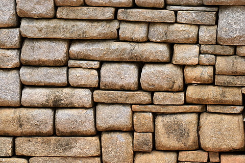 tancar, vista, marró, paret de maó, vell, paret de pedra, paret, fons, teló de fons, primer pla, exterior, vintage, patró, textura, fora, construcció, maons, grungy, grunge, aspre, maó, arquitectura, funció de construcció de parets, material de pedra, material, marc complet, cap gent, estructura construïda, dia, sòlid, repetició, a l'aire lliure, gran grup d'objectes, naturalesa, 5K, CC0, domini públic, lliure de regalies