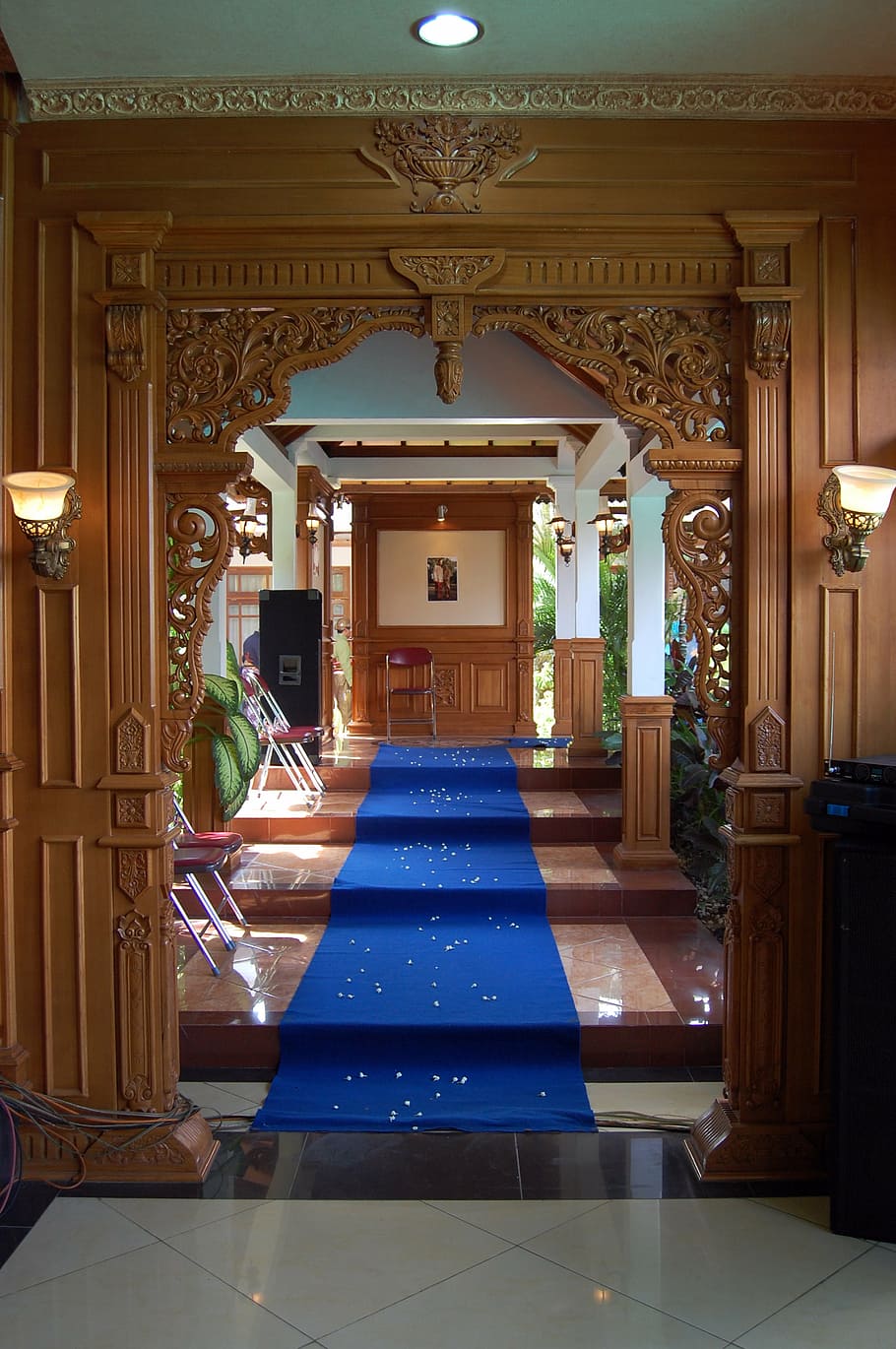 interiér, ulička, klasický, architektura, stavba, svítí, uvnitř, osvětlovací zařízení, budova, vchod, nikdo, koridor, architektonický sloup, dveře, pasáž, cesta vpřed, směr, podlaha, bohatství, víra, luxus, strop, hotel, světlo, vyšperkovaný, kachličková podlaha, vstupní hala, 4K