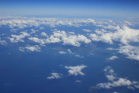 skyer, tung, betagende, hvid, himmel, smuk, natur, fantastiske, udsigt, blå, skønhed i naturen, sky - himmel, scenics, baggrunde, hvid farve, ro, cloudscape, scenics - natur, luftfoto, ingen mennesker, rolig scene, dag, udendørs, miljø, idyllisk, høj vinkel visning, atmosfære, meteorologi, over, 5K, CC0, offentligt domæne, royaltyfrie