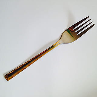 vork, tafel, bedekt, diner, bestek, studio opname, geen mensen, witte achtergrond, detailopname, dag, binnenshuis, kopie ruimte, eetgerei, keuken gebruiksvoorwerp, stilleven, enkel object, metaal, hoge hoekmening, huishoudspullen, twee objecten, uitknippen, borstel, hout - materiaal, recht boven, zilverkleurig, staal, 1080P, CC0, publiek domein, royaltyvrij