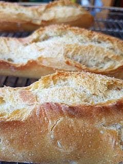 Brot, Zuhause, Handwerker Brot, Essen und Trinken, Lebensmittel, Frische, Stillleben, Nahansicht, drinnen, keine Leute, fertig für den Verzehr, gebacken, Süßes Essen, Genuss, Fokus auf den Vordergrund, Süss, Wohlbefinden, Versuchung, hausgemacht, gesundes Essen, Dessert, selektiver Fokus, Snack, 4K, CC0, gemeinfrei, lizenzfrei