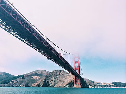 lav, vinkel billede, gylden, gate bro, lav vinkel, Foto, Golden Gate bro, bro - menneskeskabt struktur, hængebro, san francisco county, berømte sted, california, arkitektur, hav, USA, San Francisco - Californien, transportmidler, vand, himmel, arkitektur og bygninger, rejse, ingen mennesker, blå, forbindelse, bro, bjerg, bygget struktur, natur, dag, rejsemål, havnefronten, lav vinkel visning, udendørs, Bugt, luftforurening, 2K, CC0, offentligt domæne, royaltyfrie