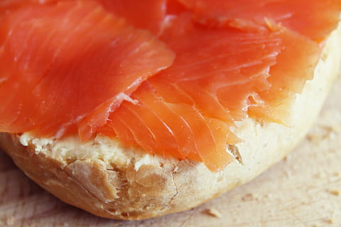 kiinni, kuva, liha, leipä, rulla, lohi, aamiainen, noutopöytä, lohen pulla, herkullinen, rempseä, kylmä buffet, paloina, ruoka, syödä, kalastaa, pasta, hyötyvät, lauta, savustettu, vehnä, voi, Frisch, leipoa, terve, tietysti, valmistautuminen, maukas, keittiö, punainen, oranssi, ateria, ravitsemus, viipale, tuoreus, lähikuva, gourmet, ruoka ja juoma, terveellinen ruokavalio, hyvinvointi, hedelmä, ei ihmisiä, sisällä, raaka ruoka, merenelävät, asetelma, keskittyä etualalle, valikoiva tarkennus, lohi - äyriäiset, valmis syömään, korkea kulma, paloiteltu, 4K, CC0, public domain, rojaltivapaa