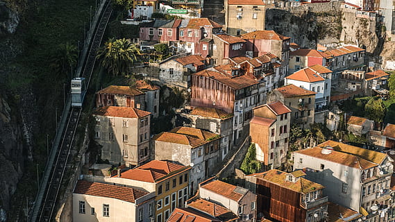 aereo, vista, bianca, dipinto, case, giorno, tiro, case di villaggio, foto aerea, Marrone, calcestruzzo, paesaggio urbano, architettura, Europa, cittadina, tetto, scena urbana, città, posto famoso, storia, vista aerea, vecchio, strada, all'aperto, viaggio, Chiesa, esterno dell'edificio, struttura costruita, affollato, vista dall'alto, costruzione, quartiere residenziale, folla, Casa, Comunità, natura, luce del sole, mezzi di trasporto, 2K, CC0, dominio pubblico, privo di copyright