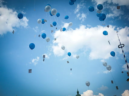 foto, azul, blanco, globos, cielo, Boda, nubes, Munich, baviera, nube - cielo, gran grupo de objetos, globo, vista de ángulo bajo, aire, naturaleza, nadie, volador, día, el color blanco, celebracion, Globo de helio, abundancia, libertad, al aire libre, movimiento, multi color, elección, festival de globos, helio, 2K, CC0, dominio público, libre de derechos