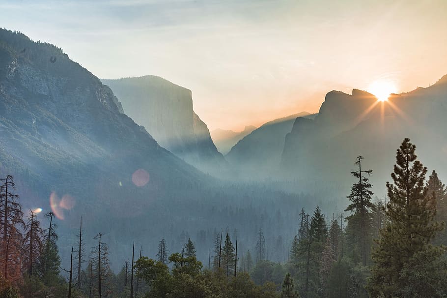 fotografía de paisaje, Dom, asomando, cordillera, aéreo, fotografía, brumoso, montaña, arboles, rock, puesta de sol, luz del sol, bokeh, silueta, amanecer, árbol, bosque, nube, niebla, belleza en la naturaleza, paisajes - naturaleza, cielo, tranquilidad, naturaleza, escena tranquila, ambiente, planta, paisaje, rayo de sol, nube - cielo, escena no urbana, nadie, pico de la montaña, al aire libre, Pino, destello de lente, árbol conífero, 5K