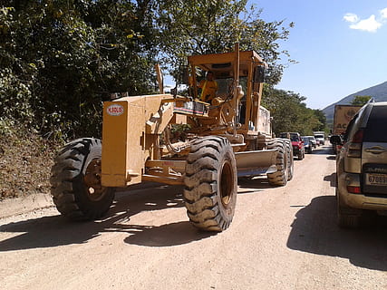 constructor, mașini, muncitor, transport, vehiculul terestru, mijloc de transport, lumina soarelui, drum, natură, copac, umbră, vehicul cu motor, zi, plantă, însorit, mașină, oraș, în aer liber, oameni apropiați, buldozer, stradă, staționar, echipament de constructie, 2K, CC0, domeniu public, fără drepturi de autor