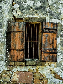 ruda, atidarytas, langas, pridedamas, sienos, senas, nuskendo, amžiaus, sugadintas, architektūra, namas, atsisakyta, puvimas, krekas, nerūdijantis, grungy, pastatyta struktūra, pastato išorė, dieną, pastatas, nėra žmonių, sienų kūrimo funkcija, mediena - medžiaga, uždaryta, saugumą, įėjimas, apsauga, lauke, pablogėjimas, akmeninė siena, 5K, CC0, Viešasis domenas, nemokamai