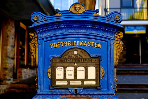postkasse, gamle, post, mail box, gammel, stolpe, nostalgisk, nostalgi, postbud, budbringer, brev bokse, metal, breve, boks, brev boks, blå, sende, stilleben, historisk, post, aktiv, vej, udendørs, ud, tekst, arkitektur, meddelelse, rejsemål, bygning udvendig, vestlige script, manuskript, ingen mennesker, ikke-vestlige script, tæt på, fokus på forgrunden, dag, skilt, korrespondance, bygget struktur, nummer, 5K