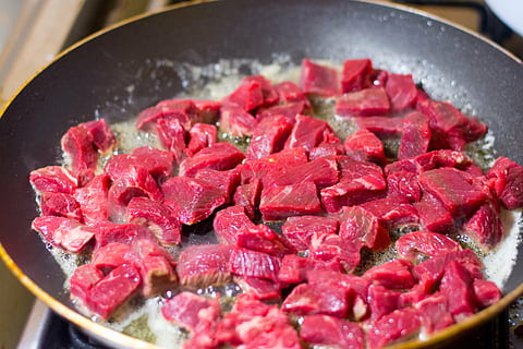 carne scottata, frittura, carne, Manzo, cucina, cucinando, padella, gusto, cibo, mięsko, pasto, carne rossa, cena, gustoso, delizioso, cibo e bevande, utensile da cucina, recipiente di cottura, attrezzature domestiche, avvicinamento, Pan, preparazione, in casa, freschezza, mangiare sano, nessuno, benessere, calore - temperatura, preparando il cibo, rosso, verdura, fritte, cibo cinese, casseruola, padella per cucinare, 4K, CC0, dominio pubblico, privo di copyright