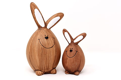 deux, marron, en bois, décors animaux, lapin, lapin de Pâques, Pâques, marrant, des chiffres, décoratif, mignonne, fête, fond blanc, coupé, bois - matériau, à l'intérieur, personne, événement de vacances, prise de vue en studio, vacances, art et Artisanat, la créativité, décoration, humour, animal, fermer, amusement, nature morte, 5K, CC0, domaine public, libre de droits