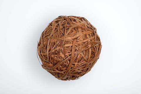 tecelagem, padrões, fio, confusão, enigma, segredo, emaranhado, tricô, entrelaçamento, fundo branco, comida e bebida, tiro do estúdio, Comida, comida doce, Castanho, diretamente acima, fechar-se, ninguém, frescura, Cortar fora, dentro de casa, Alimentação saudável, único objeto, copie o espaço, esfera, ainda vida, forma, bem-estar, seco, coco, forma geométrica, prateado colorido, fibra dietética, 4K, CC0, domínio público, royalty free