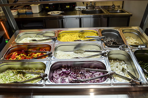 cocina, componentes, cocina grande, cebolla, repollo, pimenton, arrabio, salsa, comiendo, vegetales, comida, adentro, comida y bebida, cuarto doméstico, envase, vista de alto ángulo, naturaleza muerta, frescura, elección, variación, nadie, vegetal, alimentación saludable, utensilio de cocina, cocina domestica, equipo doméstico, casa, aparato, bienestar, acero, 4K, CC0, dominio público, libre de derechos