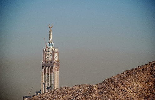vista, muntanyes, cel, núvol, muntanya, naturalesa, vista llunyana, meca, sortida del sol, lloc famós, torre, arquitectura, estructura construïda, exterior de l'edifici, edifici, destinacions de viatge, cap gent, història, terra, cel clar, el passat, viatjar, dia, paisatge, far, còpia espai, blau, aigua, rellotge, fletxa, 2K, CC0, domini públic, lliure de regalies