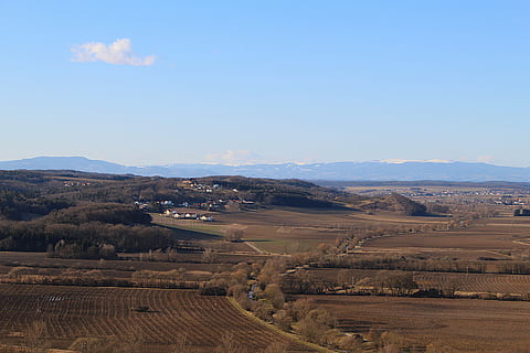 udsigt, fjern, landskab, bred, Mark, natur, scenics, ingen mennesker, udendørs, miljø, scenics - natur, bjerg, himmel, skønhed i naturen, landlige scene, rolig scene, ro, bjergkæde, jord, dag, landbrug, ikke-urbane scene, transportmidler, vej, halvtørre, tørt klima, 5K, CC0, offentligt domæne, royaltyfrie