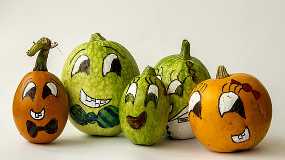 assortito, verdura, pittura facciale, zucche, cinque, autunno, Halloween, decorazione, colore, cibo e bevande, cibo, zucca, celebrazione, girato in studio, antropomorfo, jack o 'lantern, vacanza - evento, viso, volto antropomorfico, in casa, nessuno, arte e artigianato, gruppo di oggetti, creatività, rappresentazione, 5K, CC0, dominio pubblico, privo di copyright