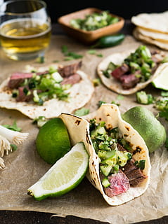taco, vedle, nakrájený, citrón, zelená, hnědý, povrch, ovoce, Limetka, salát, hovězí, zabalit, pergamen, stůl, oběd, piknik, pivo, sklenka, napít se, chilli, pepř, steak, jídlo a pití, jídlo, svěžest, Zdravé stravování, stálý život, blahobyt, zeleniny, uvnitř, připraven jíst, nikdo, detail, velikost porce, deska, zaměřit se na popředí, vysoký úhel pohledu, citrusové ovoce, požitek, plátek, vegetariánské jídlo, 5K, CC0, veřejná doména, bez autorských práv