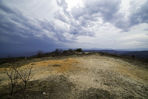 krajina kopce, nebe, mraky, jižní, carolina, kopec, krajina, Sassafras hory, Jižní Karolína, fotky, přízemní, krajiny, veřejná doména, Příroda, scén, mrak - nebe, venku, scéna s oblaky, nikdo, cestovní místa, klid, klidné scény, krása v přírodě, životní prostředí, scenics - příroda, rostlina, mimoměstské scény, přistát, den, strom, pole, voda, tráva, růst, polosuchý, 5K, CC0, veřejná doména, bez autorských práv