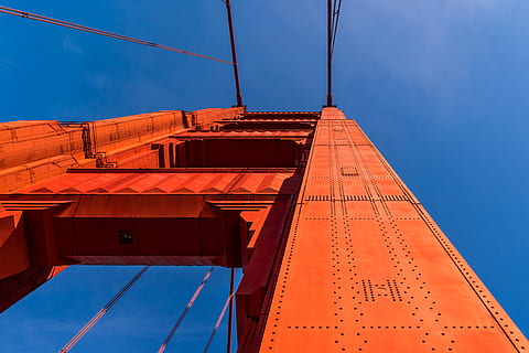 scăzut, unghi de fotografiere, podul peretelui, fotografierea cu lenjerie în jos, san francisco bridge, pod, arhitectură, structura, cer, albastru, vedere unghiulară joasă, construită, transport, conexiune, nici o persoana, natură, exteriorul clădirii, cer senin, pod suspendat, pod - om construit, roșu, oraș, industrie, zi, metal, în aer liber, aliaj, oţel, imediat mai jos, beton, 4K, CC0, domeniu public, fără drepturi de autor