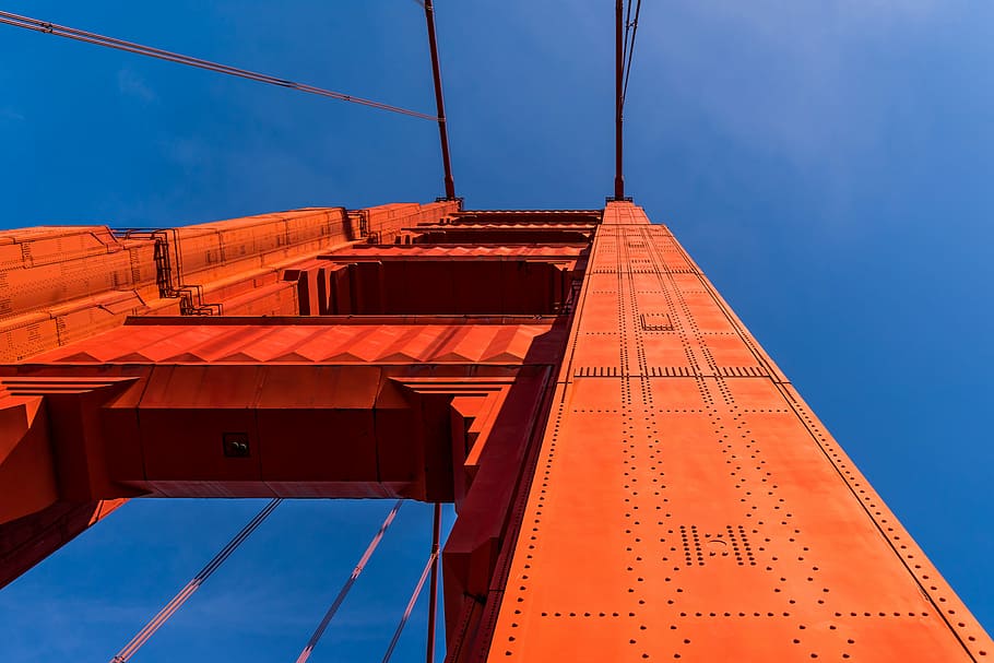 scăzut, unghi de fotografiere, podul peretelui, fotografierea cu lenjerie în jos, san francisco bridge, pod, arhitectură, structura, cer, albastru, vedere unghiulară joasă, construită, transport, conexiune, nici o persoana, natură, exteriorul clădirii, cer senin, pod suspendat, pod - om construit, roșu, oraș, industrie, zi, metal, în aer liber, aliaj, oţel, imediat mai jos, beton, 4K