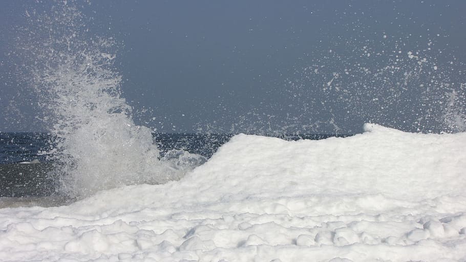 vinter, sne, is, vinterlige, hvid, kold, snedækket, vinterdrøm, landskab, bølge, strand, usedom, ø, is floe, dejligt vejr, sne magi, vinter magi, natur, blå himmel, vinterstemning, lys, koldtemperatur, blå, udendørs, hav, ingen mennesker, Frosset, kold temperatur, vejr, skønhed i naturen, bevægelse, hvid farve, vand, dag, scenics - natur, sprøjt, miljø, sport, magt i naturen, strøm, sner, breaking, 4K