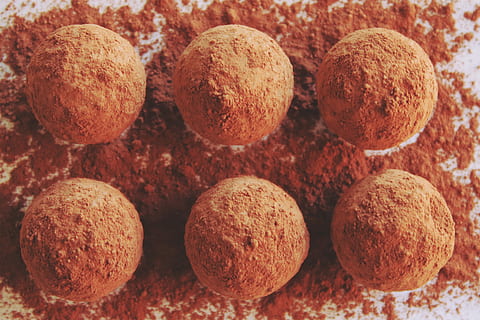 six powdered munchkins, powdered, munchkins, food, brown, close-up, backgrounds, no People, food and drink, healthy eating, indoors, nutshell, freshness, still life, wellbeing, ready-to-eat, bread, baked, full frame, sweet food, table, indulgence, shape, bun, walnut, temptation, 4K, CC0, public domain, royalty free