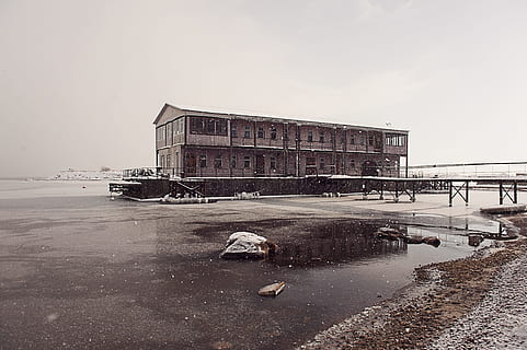 snow, Berth, landscape, water, no People, built Structure, sea, abandoned, architecture And Buildings, beach, architecture, building exterior, outdoors, sky, nature, building, day, transportation, clear sky, damaged, copy space, land, run-down, ruined, 4K, CC0, public domain, royalty free