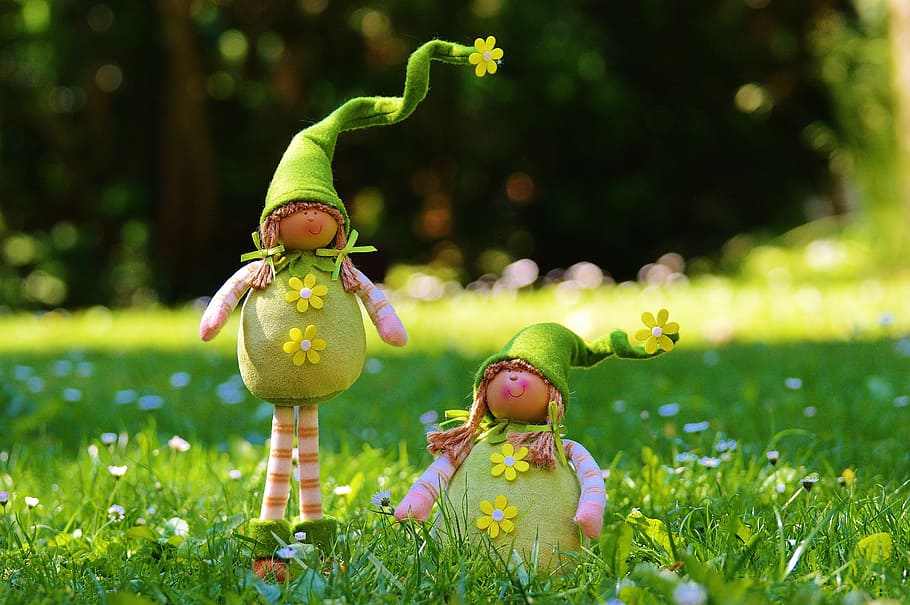 nan, primavera, imp, bonic, dolç, imp de primavera, divertit, prat, verd, herba, gent, nen, Pasqua, infància, color verd, planta, naturalesa, dia, camp, longitud completa, diversió, braç humà, creativitat, centrar-se en primer pla, innocència, nadó, braços aixecats, terra, extremitat humana, a l'aire lliure, 5K